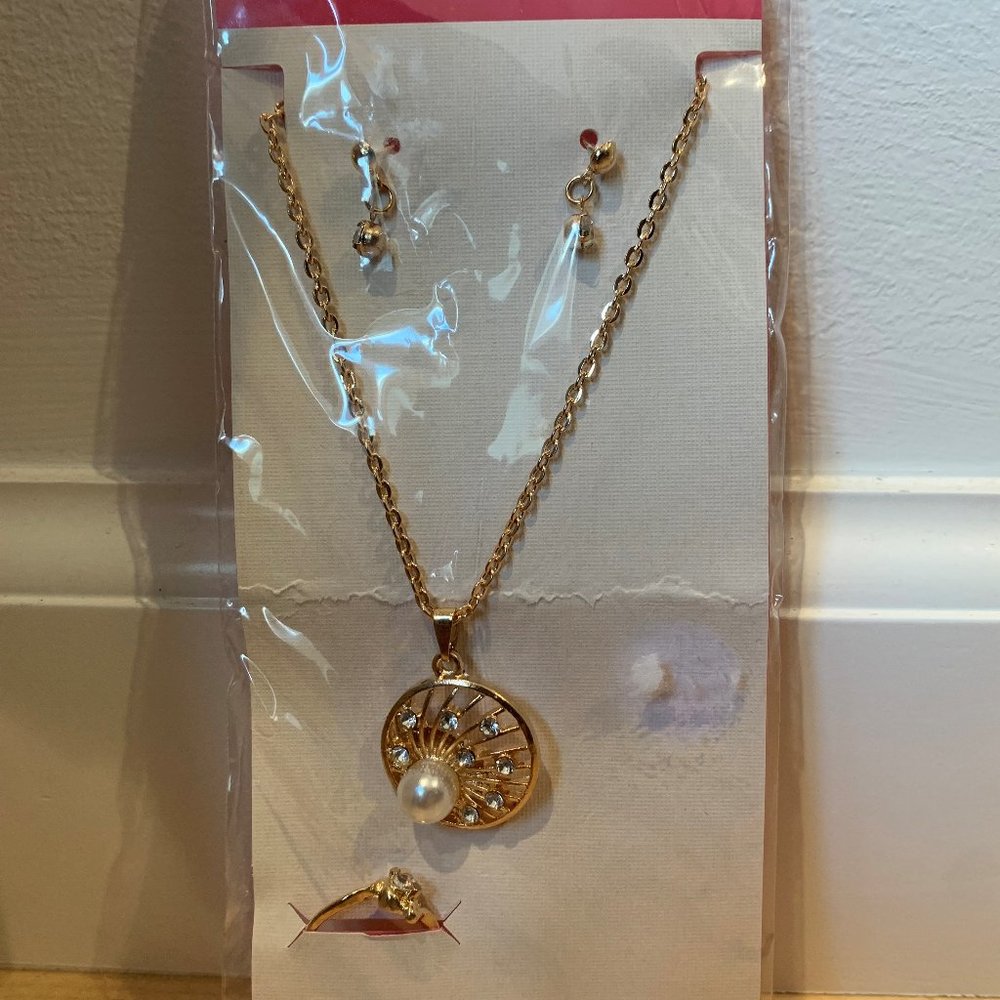 💎NWT Pearl Necklace, earrings and ring combo - Picture 7 of 7